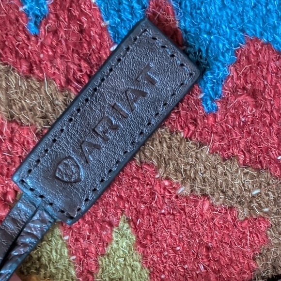 Ariat Conceal Carry Leather/Wool Brynlee Red Aztec Top Snap Tote - Picture 3 of 15